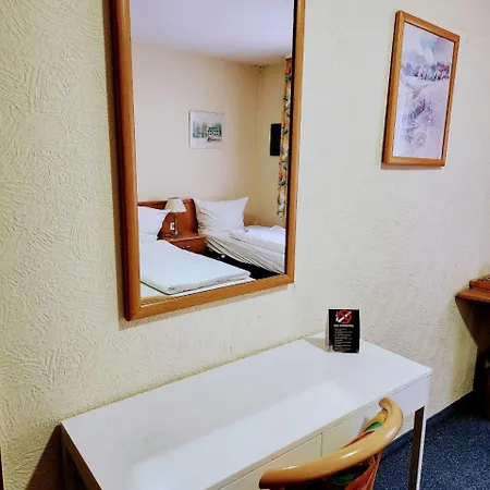 Schiff Nocleg ze śniadaniem 3*